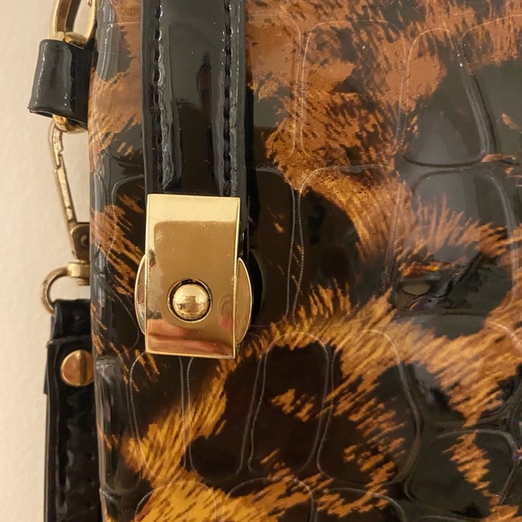 Vivian Leopard Print Crossbody Purse - Picture 6 of 10